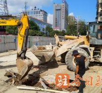 考屄视频网站高温下的坚守｜道路建设者用汗水铺就畅通路